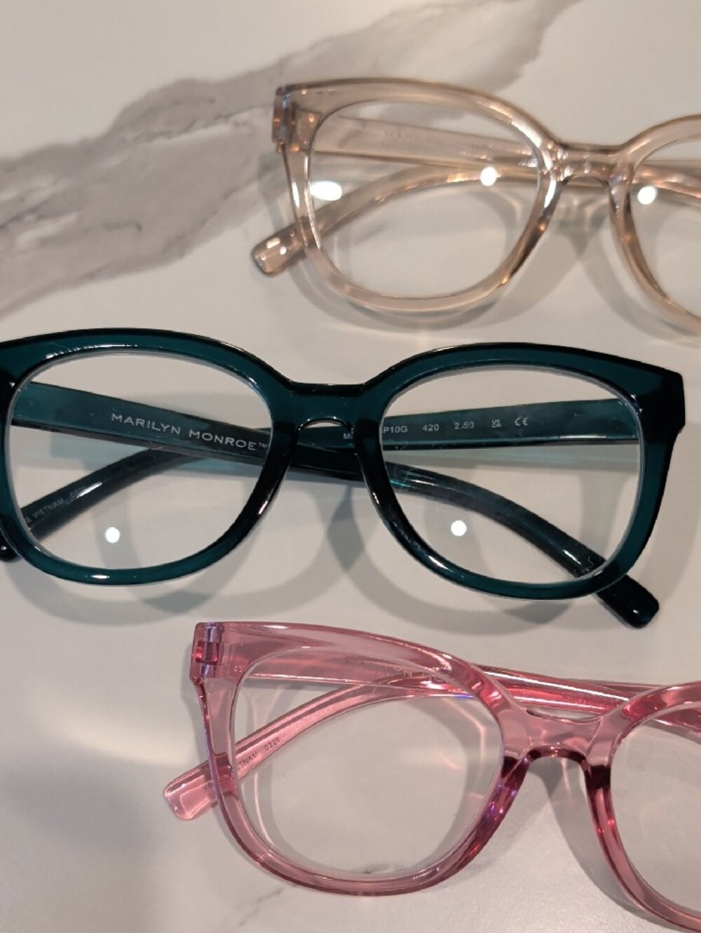 Marilyn Monroe 2.5 Readers Translucent Pink, Black, Olive & Champagne Cat-Eye - Picture 4 of 5